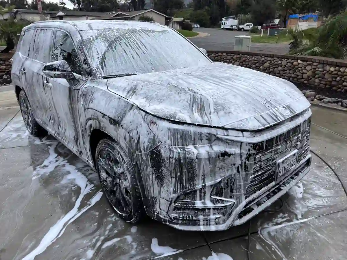 Smooth, glossy paint after clay bar treatment
